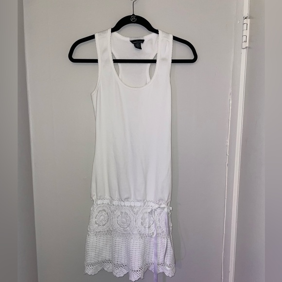 White dress size small. - Picture 4 of 4
